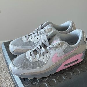 Air max 90 vast gray size 8.5 used I wore them 5 times